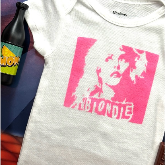 BLONDIE Debbie Harry inspired soft graffiti Gerber baby onesies 6-9M - Picture 5 of 14